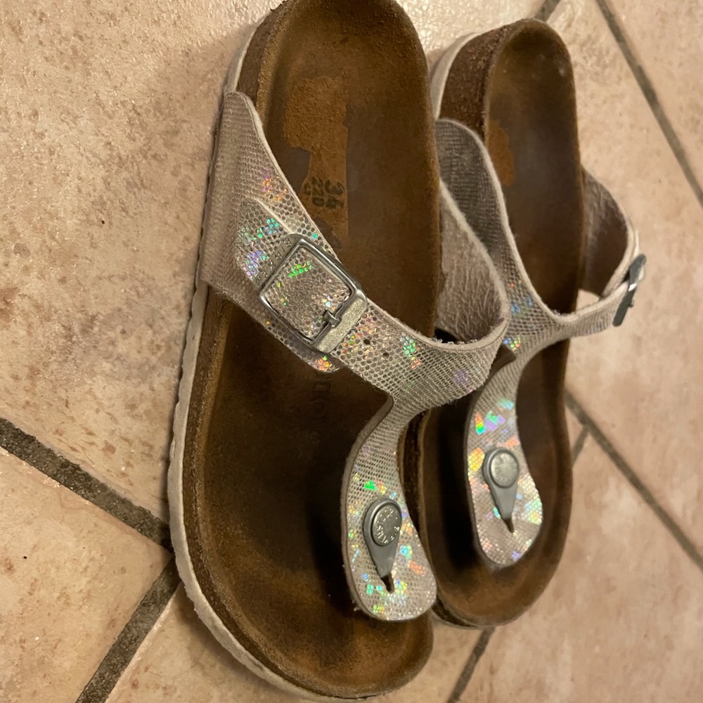 Girls silver holo Birkenstock Gizeh size 34/13